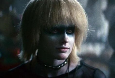 Pris - Blade Runner Blade Runner Pris, Blade Runner Fashion, Runner Tattoo, Ig Profile Pic, Blade Runner 1982, Hair Movie, Tv Static, 1980s Films, Daryl Hannah