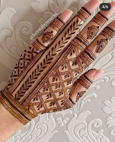 Mhendi Design Backside, Mahendi Pics, Mehdi Degine, Indian Mehndi, Henna Designs Wrist, Henna Tattoo Kit, Drawings Tutorials, Henna Tattoo Designs Hand, Mehndi Designs For Kids