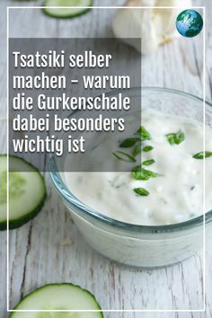 Was ist Tsatsiki eigentlich? Es kommt wohl drauf an, wie man es verwendet: Als Vorspeisensalat, in den das Fladenbrot getunkt wird, oder als Soße wenn das Gyros auf den Tisch kommt. Egal, schmecken soll es lecker. #tsatsiki #rezept #lecker #focusonline Pesto Dip, Recipe Ideas, Party Food, Pesto, Dip, Grilling, Condiments, Food And Drink, Pasta