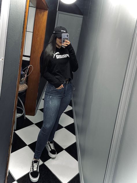 #look #dark #outfit #streetstyle #vans Outfits Con Vans, Tennis Vans, Dark Outfit, Vans Outfit, Cute Swag Outfits, Swag Outfits, Ripped Jean, Street Style, My Style