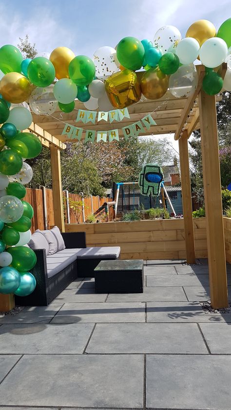 Pergola Birthday Party Decorating Ideas, Balloons On Pergola, Balloon Garland On Pergola, Pergola Birthday Decorations, Pergola Party Decorating Ideas, Balloon Garland Outdoor, Outdoor Balloon Garland, Birthday Deco, Garden Party Decorations