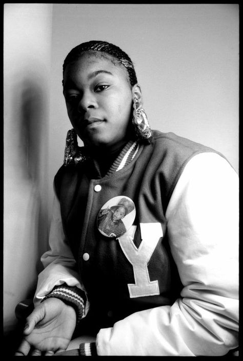 Roxanne Shante, Rap Legends, Jamel Shabazz, Retro Shirt Design, History Of Hip Hop, Trip The Light Fantastic, Birthday Style, Hip Hop Classics, The Eighties