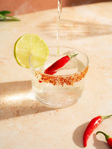 Chili Margarita, Spicy Margarita Recipe, Thai Chili Pepper, Taller Marmo, Spicy Drinks, Craft Cocktail Recipe, Spicy Cocktail, Tequila Margarita, Spicy Margarita