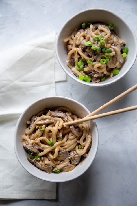 Mushroom Udon, Thick Noodles, Colorful Recipes, Vegan Lunch Box, Vegan Pasta Dish, Kelp Noodles, Easy Vegan Lunch, Udon Noodle, Mushroom Broth