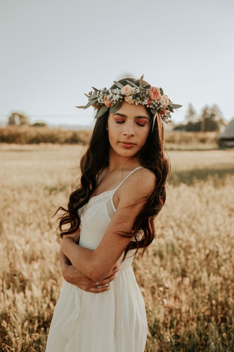 Flower Crown Portrait Photography, Flower Crown Pictures, Flower Crown Photography, Flower Crown Senior Pictures, Flower Crown Photoshoot, Flower Crown Outfit, Flower Crown Aesthetic, Maternity Flower Crown, Girlfriends Photoshoot