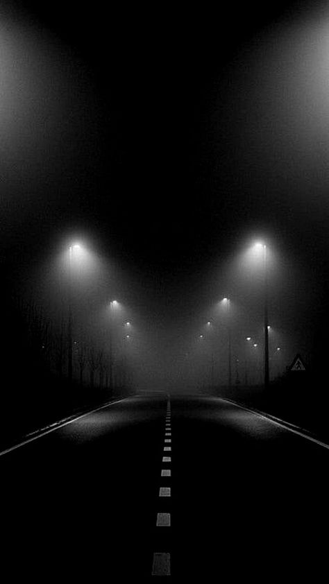 Aesthetic Dark Places, Street Lamp In The Fog, Wallpaper Monokrom Aesthetic, Iphone Wallpaper 1080p, Good Phone Backgrounds, Fog Photography, Cool Black Wallpaper, Chill Wallpaper, Eerie Places