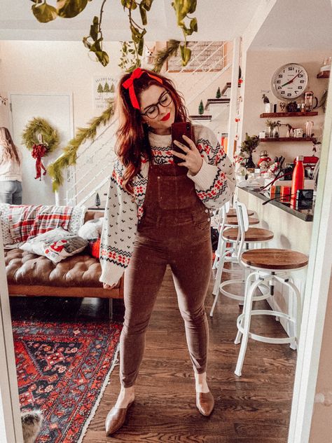 Trending Photography, Hippy Fashion, Trendy Date Night Outfit, Feminine Outfits, Red Plaid Skirt, Christmas Outfit Ideas, Trendy Christmas Outfits, Like Art, Christmas Outfits