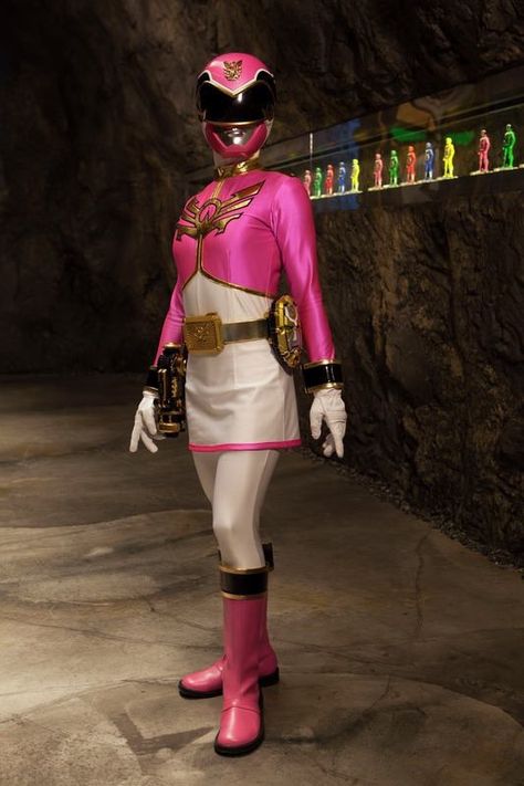 Eri / Gosei Pink Emma Goodall / Megaforce Pink Christina Masterson, Emma Goodall, Kimberly Hart, Power Rangers Comic, Power Rangers Super Megaforce, Armadura Cosplay, Power Rangers Ninja Steel, Pink Ranger, Pink Power Rangers