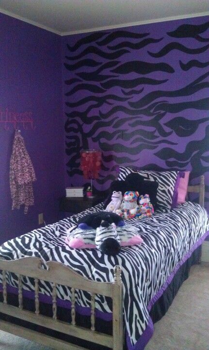 Purple white and black zebra bedroom (Change to Hot Pink w/Lime Green and Black) Purple And White Bedroom, Zebra Print Decor, Zebra Print Bedroom, Lime Green Bedrooms, Zebra Bedding, Zebra Bedroom, 2000s Room, Zebra Room, Purple Zebra