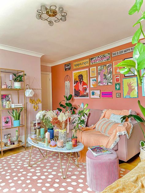 Ev dekorasyonu
Mutfak dekorasyonu
Salon dekorasyonu
Banyo dekorasyonu
Lüks evler
Hayalimdeki ev Maximalist Living Room, Casa Vintage, Colourful Living Room, Deco Retro, A Living Room, Eclectic Home, Dream House Decor, Ideas Home, Aesthetic Room Decor