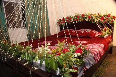 We have selected some of the best Wedding Room Decoration Ideas In Pakistan 2016 for you so you can enjoy your room in beautiful way. Wedding Bed Decoration, Wedding Night Gift Basket, Wedding Night Bedroom, Wedding Night Gift, Bridal Room Decor, Wedding Night Room Decorations, Romantic Room Decoration, Wedding Bedroom, Wedding Room Decorations