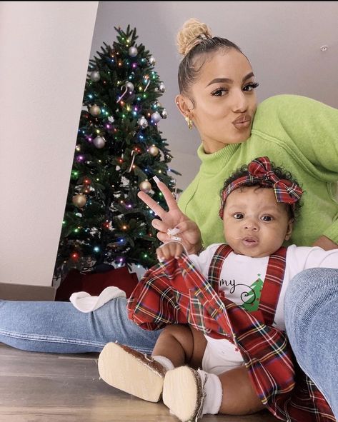 Danileigh Daughter, Mommy Daughter Pictures, Mother Daughter Fashion, Mommy And Baby Pictures, Mommy Goals, Mommy Daughter, Future Lifestyle, Mommy Life, Family Goals