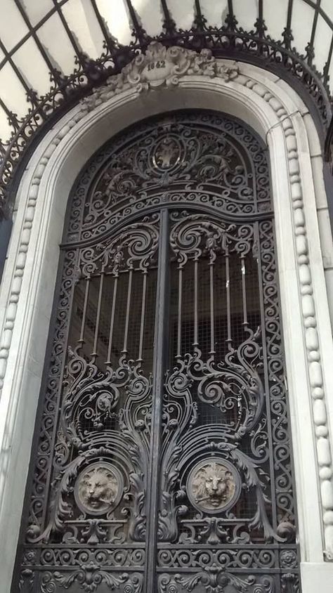 Wrought Iron Decor, Gorgeous Doors, Iron Gate Design, Classic Doors, Wrought Iron Doors, Door Gate Design, Cool Doors, Lan Can, Wrought Iron Gates