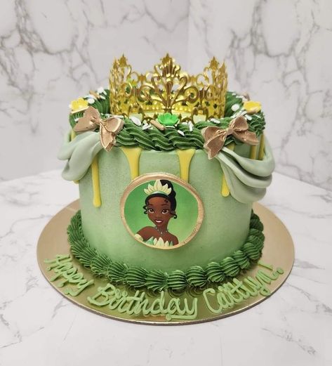 Princess And The Frog Party Food Ideas, Tiana Princess And The Frog Theme Party, Princess And The Frog Cakes, Princess And The Frog Cake, Princess Tiana Party, Princess Tiana Birthday Party, Tiana Birthday Party, Princess Sweet 16, Frog Baby Showers