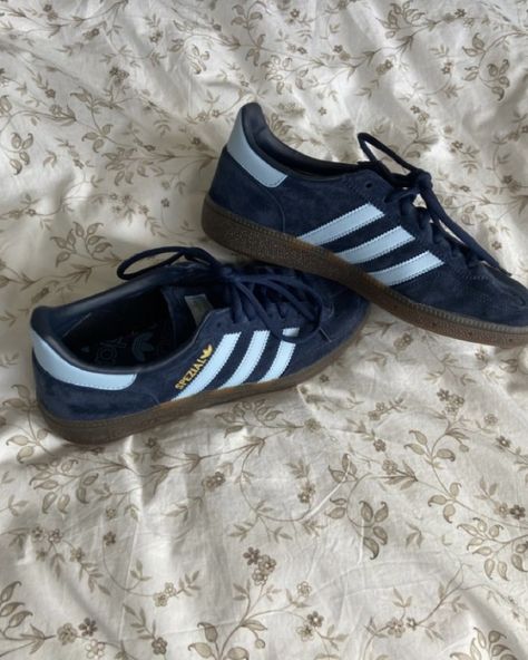 Summer Shoes 2023, Adidas Samba Outfits, Samba Outfits, Adidas Samba Outfit, Samba Outfit, Dr Shoes, Skandinavian Fashion, Shoe Wishlist, Adidas Spezial