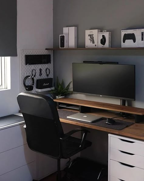 30 Best Modern Desk Setup Ideas You Should Check Minimal Desk Setup, Modern Home Offices, Dream Desk, Computer Desk Setup, Home Studio Setup, Desktop Setup, Desk Inspiration, Bedroom Setup, Office Workspace