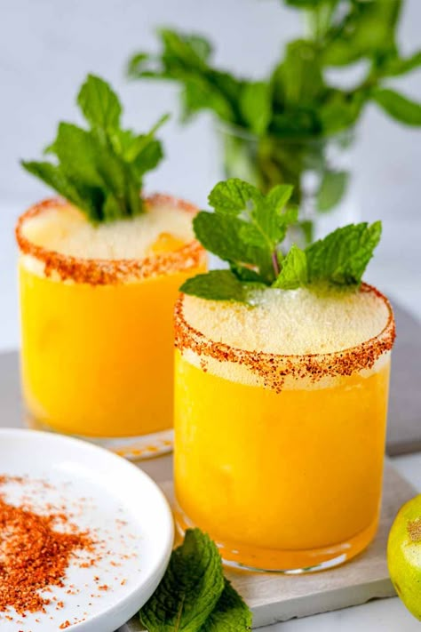 Mango Mule Mocktail Mango Mule Mocktail, Mango Margarita Mocktail, Moscow Mule Mocktail Recipe, Indian Mocktail Recipe, Mango Mocktail Recipe, Fancy Popsicles, Mule Mocktails, Mule Mocktail Recipe, Mango Mule