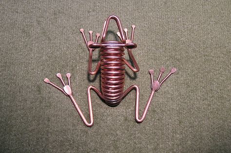 Wire Creatures, Copper Projects, Flea Market Crafts, Wire Bookmarks, Copper Wire Art, Wire Art Sculpture, Copper Crafts, Wire Wrap Jewelry Designs, Bug Art