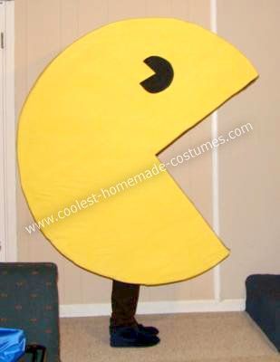 Homemade Pac Man Halloween Costume Pac Man Halloween Costume, Pac Man Costume, Man Halloween Costume, Diy Costumes Men, 80's Theme, Large Cardboard Boxes, Homemade Costume, 80s Theme, Costume Tutorial