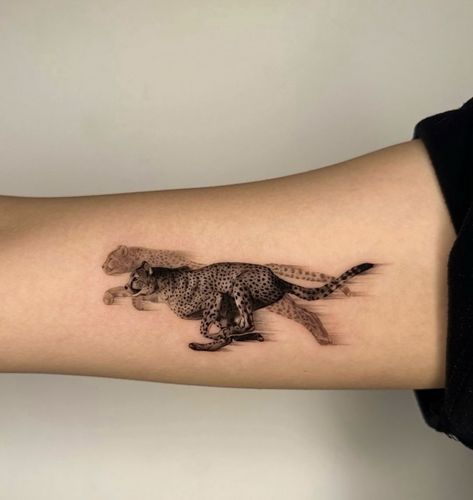 Zoo Keeper Tattoos, Animals That Symbolize Strength, Best Animal Tattoos, Cheetah Arm Tattoo For Women, Cheetah Running Tattoo, Cheetah Tattoos For Women, Cheetah Hand Tattoo, Cheetah Arm Tattoo, Tiny Tattoos Animals