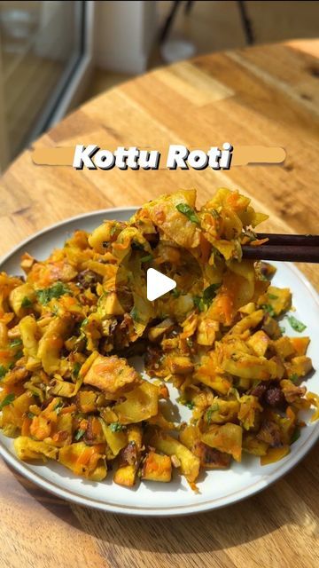 Roti Wraps Recipe, Kottu Roti Recipe, Roti Curry Recipes Veg, Kottu Roti, Pol Roti Sri Lanka, Sri Lankan Jackfruit Curry, Kottu Roti Sri Lanka, East Indian Food, Roti Recipe