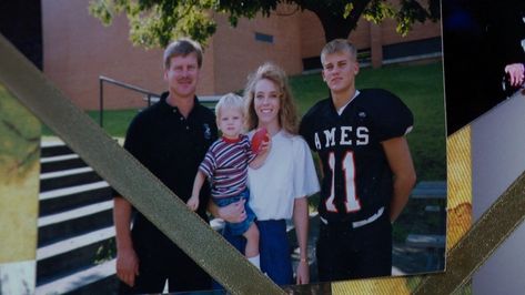 Joe Burrow Joe Burrow Parents, Joe Burrow Family, Baby Joe Burrow, Joe Shiesty, Football Boy, Joe Borrow, Smokin Joes, Football Books, Joe Burrow