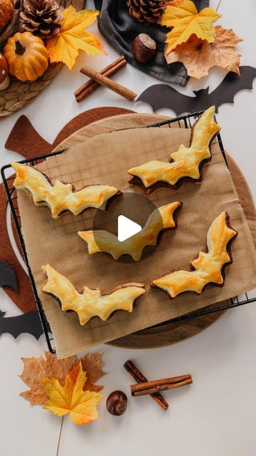 Puff Pastry Ghosts, Harry Potter Pumpkin Pasties Recipes, Nutella Halloween Recipes, Puff Pastry Halloween Recipes, Puff Pastry Halloween, Halloween Bites, Halloween Charcuterie, Easy Puff, Biscoff Spread