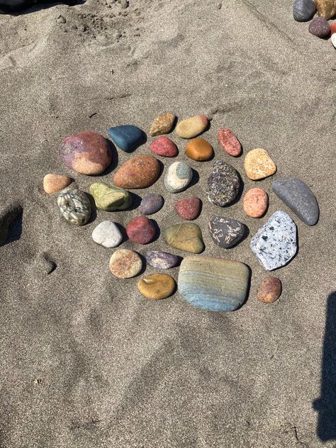 Stone Photography, Rocks And Fossils, Rock Hunting, Beach Rocks, Pretty Rocks, Flat Lay Photography, Rock Collection, Rocks And Gems, Color Textures