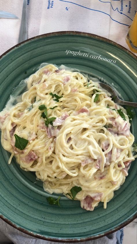 Spaghetti Carbonara Aesthetic, Pasta Carbonara Aesthetic, Carbonara Aesthetic, Spaghetti Aesthetic, Spagetti Carbonara, Healthy Eating Meal Plan, Pasta Carbonara, Pasta Food, Carbonara Pasta