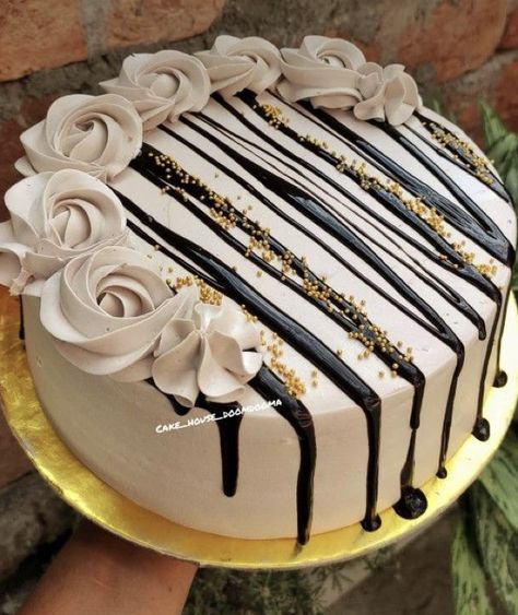 Chocolate Layer Cake Birthday, Simple Elegant Chocolate Cake Designs, Simple And Easy Cake Designs, Decorated Chocolate Cake Ideas, Birthday Cake Gender Neutral, Masculine Birthday Cake Ideas, Simple Chocolate Cake Decoration Birthday Decorating Ideas, Simple Easy Cake Designs, Mocha Cake Design