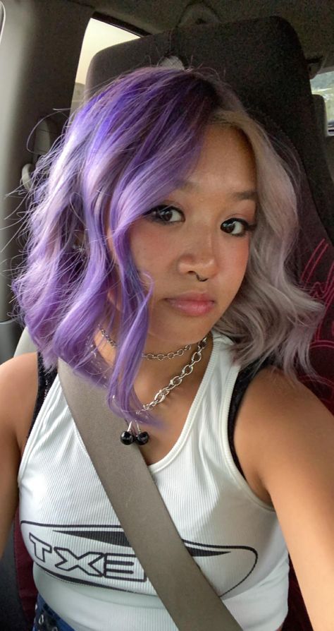 New hairrr :) Purple And White Hair Split, Half Blonde Half Purple Hair, Purple And White Hair, Purple Grey Hair, Lady Locks, Look 2023, Hippie Makeup, Split Dye, Vivid Hair