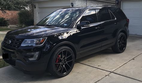 Ford Explorer Blacked Out Ford Explorer, Ford Explorer Custom, Black Ford Explorer, Mom Suv, Ford Explorer 2017, Explorer St, 2020 Ford Explorer, Car Paint Colors, Ford Suv