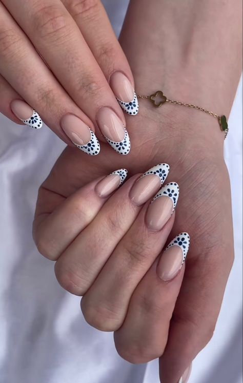 Mamma Mia Nail Art, Mama Mia Themed Nails, Greece Nails Aesthetic, Mamma Mia Nails Acrylic, Stockholm Nails Idea, Italy Nails Aesthetic, Malta Nails, Coastal Nails Designs, Mamma Mia Inspired Nails