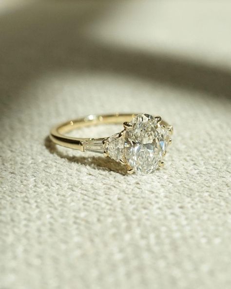 Five Stone Engagement Ring, Baguette Side Stones, Engagement Ring Oval Cut, Engagement Ring Oval, Future Engagement Rings, Moissanite Wedding Ring, Dream Engagement, Jewelry Picture, Dream Engagement Rings