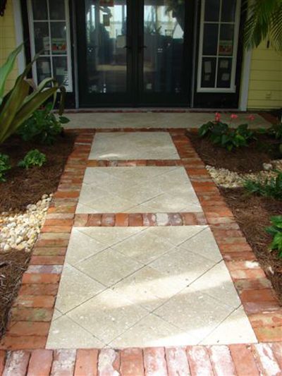 Big squares inside brick pavers for front walkway.. Brick Patterns Patio, Walkway Landscaping, Brick Walkway, Outdoor Walkway, Paver Walkway, Front Walkway, Garden Walkway, Beautiful Yards, Brick Pavers