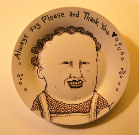 Funny Plates Design, Weird Plates, Weird Paintings, Weird Home Decor, Clay Dishes, Funny Lady, Odd Art, Art For Kitchen, Hand Painted Plate