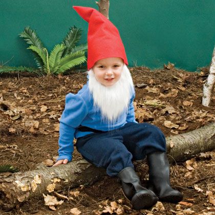 gnome costume Diy Beard Costume Kids, Gnome Costume Kids, Gnome Beards Diy How To Make, Diy Gnome Costume, Geek Outfit, Halloween Costumes Kids Homemade, Shrek Jr, Gnome Beard, Diy Fantasia