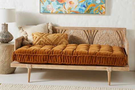 22 Best Daybeds - Modern Daybed Ideas Daybed Pillow Arrangement, Best Daybeds, Daybed In Living Room, Daybed Ideas, Daybed Pillows, Daybed Room, Daybed Lounge, Leather Daybed, Diy Daybed