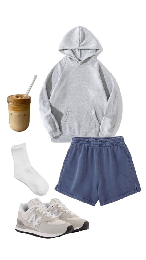 Outdoors Summer Outfits, Cool Mom Fall Outfits, School Inspo Outfits, Comfy Everyday Hoodie, Comfy Spring Everyday Hoodie, Shorts And Sweater Outfit, Casual Early Fall Outfits, Casual Basic Outfits, Comfy Cozy Fit Sweatshirt For Fall