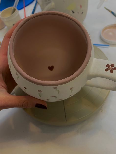 Color Me Mine Inspo Bowl, Ceramic Art Ideas Creative Mug, Creative Pottery Painting, Pottery Painting Couple, Color Me Mine Aesthetic, Mug Pottery Painting Ideas Aesthetic, Mug Painting Aesthetic, Pottery Mug Ideas Paint, Pottery Painting Cup Ideas