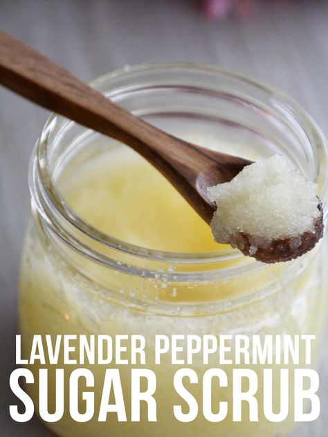 Lavender Pepper Sugar Scrub #sugarscrub #diybeauty #homemadegifts Diy Peppermint Sugar Scrub Recipe, Christmas Sugar Scrubs, Sugar Scrub Diy Peppermint, Peppermint Sugar Scrub, Diy Body Scrub Recipes, Diy Sugar Scrub Recipe, Peppermint Sugar Scrubs, Lavender Sugar Scrub, Body Scrub Recipe