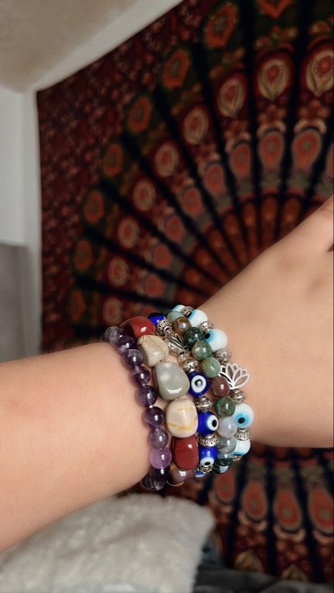 Lots Of Bracelets On Wrist Grunge, Bracelets On Wrist, Charm Bracelet Aesthetic, Lots Of Bracelets, Body Jewelry Diy, Girly Bracelets, Crystal Bead Jewelry, Earthy Jewelry, Wrist Jewelry