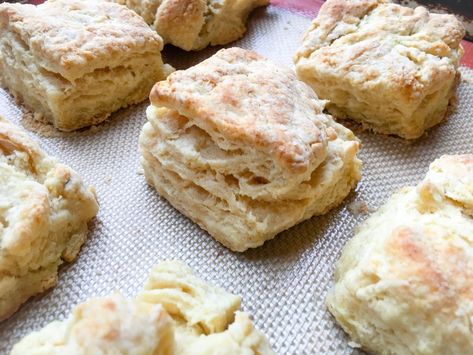 Smitten Kitchen's Buttermilk Biscuits Sourdough Discard Biscuits, Discard Biscuits, Sriracha Chicken Wings, Sourdough Biscuits, Strawberry Scones, Discard Recipe, Sriracha Chicken, Savoury Biscuits, Sour Dough