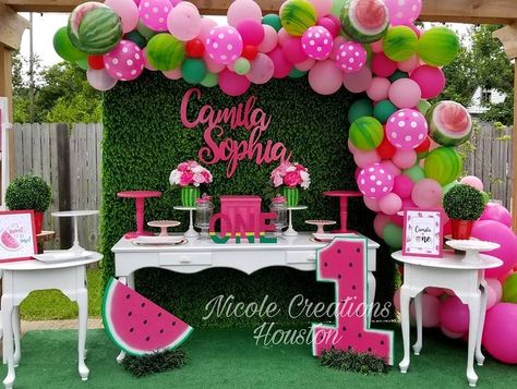 Nicole Creations no Instagram: “Happy 1st birthday Camila Sophia! She celebrated with "one in a melon" theme Perfect for summer Fun watermelon decor with bright…” Watermelon Birthday Party Decorations, Watermelon Birthday Party Theme, Watermelon Birthday Party, Fruit Birthday Party, Watermelon Birthday Parties, 1st Birthday Party For Girls, Watermelon Decor, Fruit Birthday, Girls Birthday Party Themes