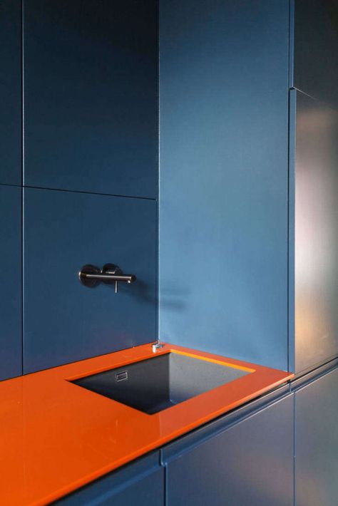 Colorblock Kitchen, Neon Kitchen, Colorful Apartment, Velo Vintage, Kitchen Company, Orange Kitchen, Frankfurt Germany, Architecture Studio, Commercial Interior Design