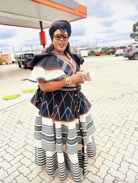 Umbhaco Xhosa Designs, Traditional Dresses Xhosa, Xhosa Makoti Outfits, Xhosa Skirt, Xhosa Traditional Wear Woman, Umbhaco Xhosa Skirts, Modern Xhosa Attire, South African Dresses, Black Xhosa Traditional Dress