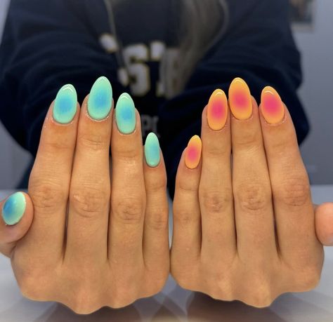 Birthday Nails Simple Almond, Nails Inspo Aesthetic 2024 Summer, Nail Ideas For Traveling, Nails For The Beach Simple, Dip Nail Aesthetic, Nail Ideas 2 Colors, Bright One Color Nails, Nail Inspo For Hawaii, Simple One Nail Design