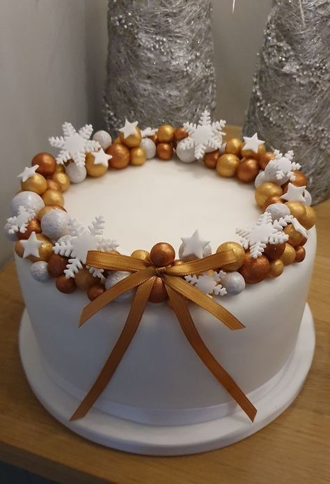 2022 Christmas Cake Ideas Cake Design Christmas, Christmas Cake Ideas Easy, Cake Design For Birthday, Easy Christmas Cake Decorating Ideas, Xmas Cake Decorating, New Year Cake Designs, Christmas Cake Decorating Ideas, New Year Cake Decoration, Christmas Cake Ideas