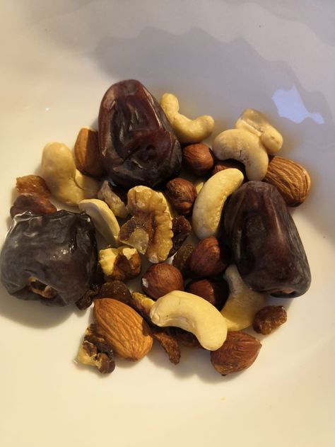 Nuts should be used in small quantities and then consumed on their own, with dried fruit or with your salad. Never mix nuts with fresh fruit because the fruit is digested very quickly while nuts are digested very slowly. #rawdiet #frugivore #nuts #driedfruit #almonds #cashew #dates #rawbowl #healthyrawfood #rawfood #rawvegan #rawveganfood #rawveganrecipe Health Nut Aesthetic, Nuts Aesthetic, Lake Core, Almond Daughter, Savory Dessert, Raw Diet, Food Therapy, Raw Vegan Recipes, Mixed Nuts