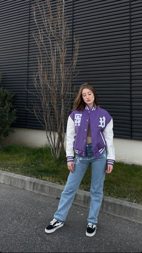 Purple Bomberjack Outfit, Purple Varsity Jacket Outfit, Purple Jacket Outfit, Paddock Ideas, Letterman Jacket Outfit, Sports Day Outfit, Varsity Jacket Outfit, H2o Mermaids, Varsity Jacket Women